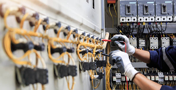 Professional Electrician technician working in Goodland, IN